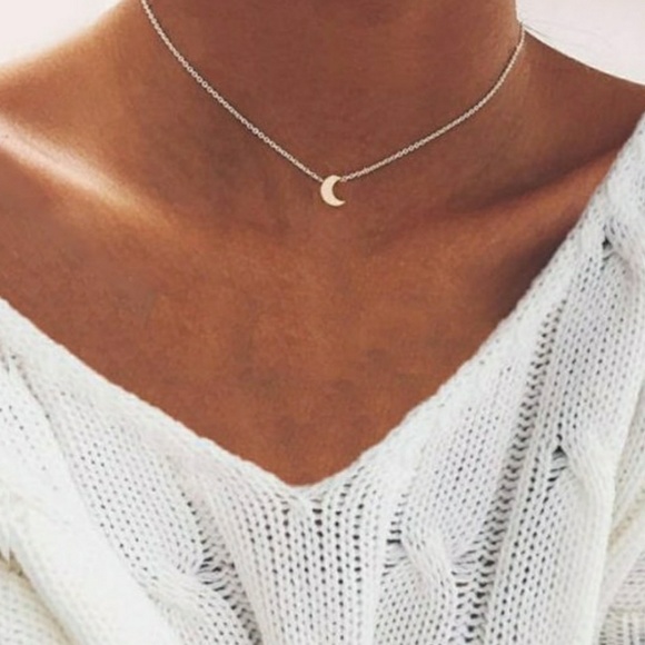 everrealli Jewelry - Simple Silver Moon Necklace